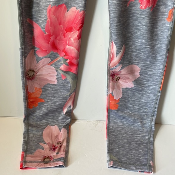 Old Navy Women's Large Go Dry Leggings Hi Rise Zippered back pocket - Picture 3 of 6